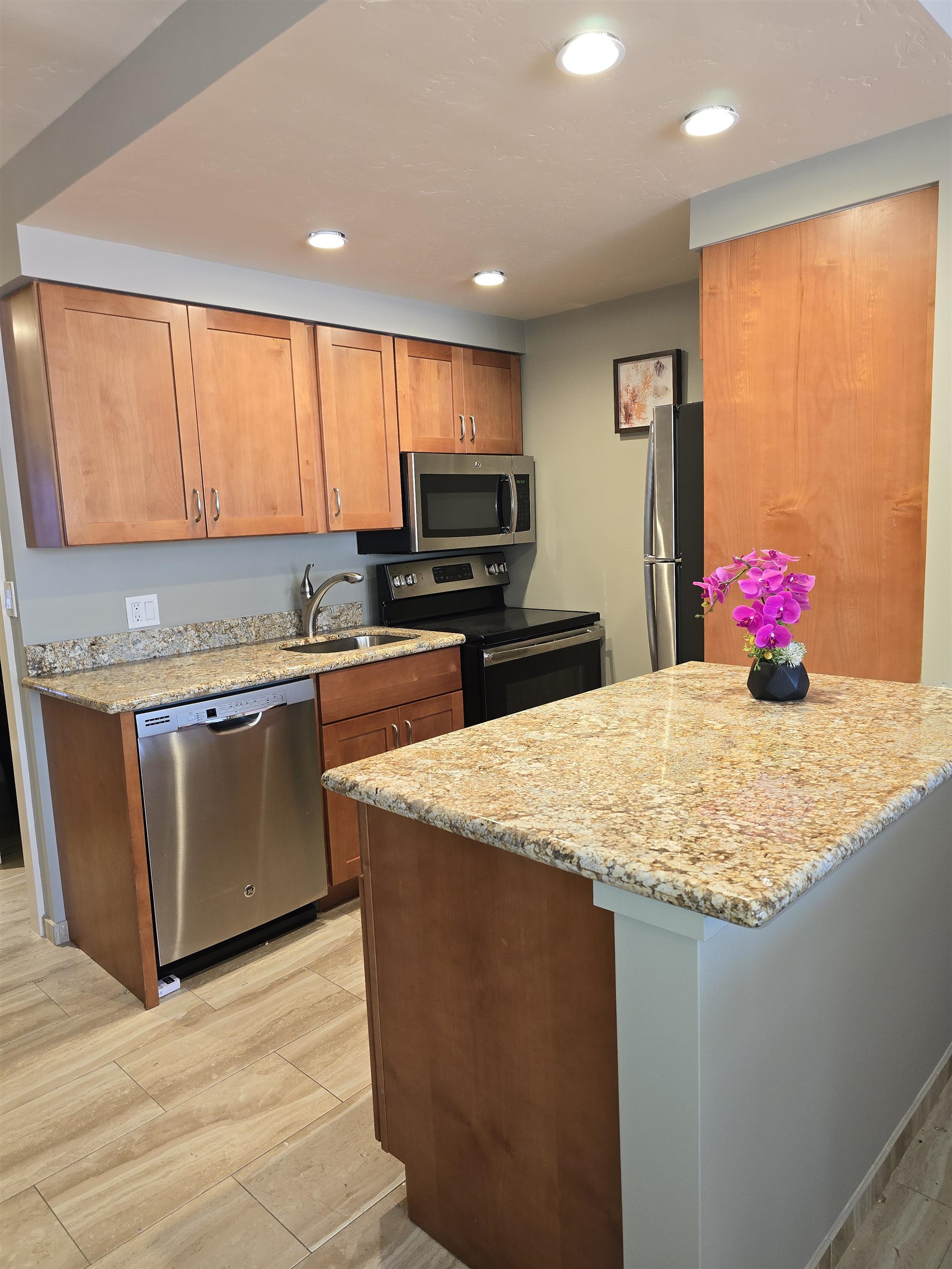 475 Front St, 220, Lahaina, HI 96761