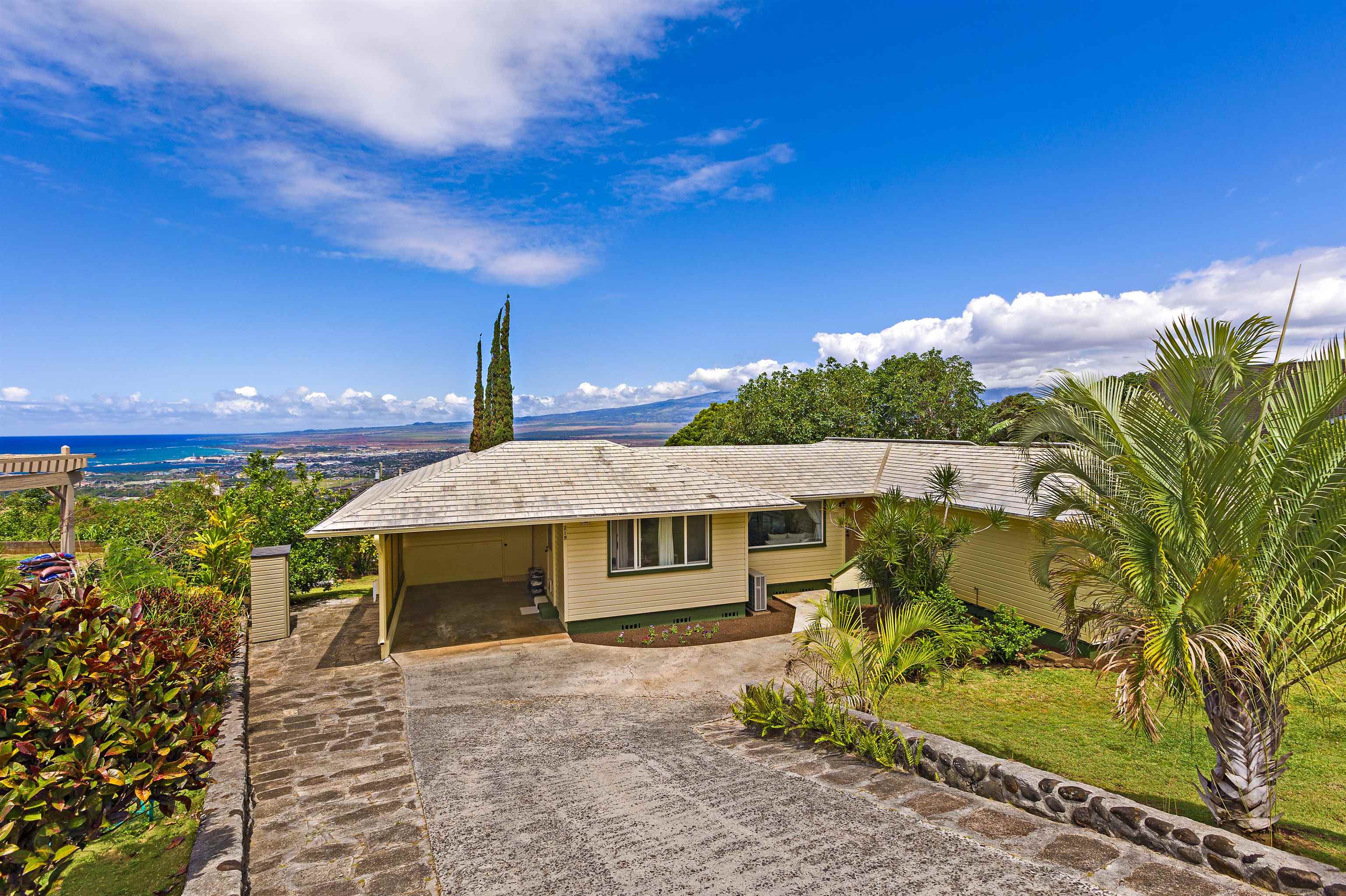 219 Ekoa Pl, Wailuku, HI 96763