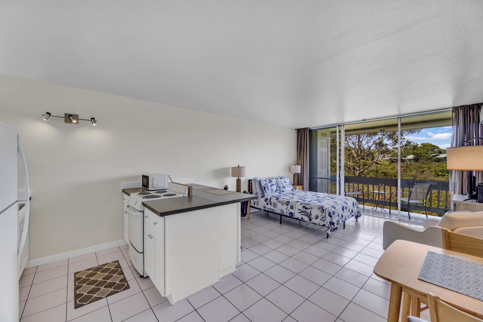 120 Hui Rd F , E16, Lahaina, HI 96761