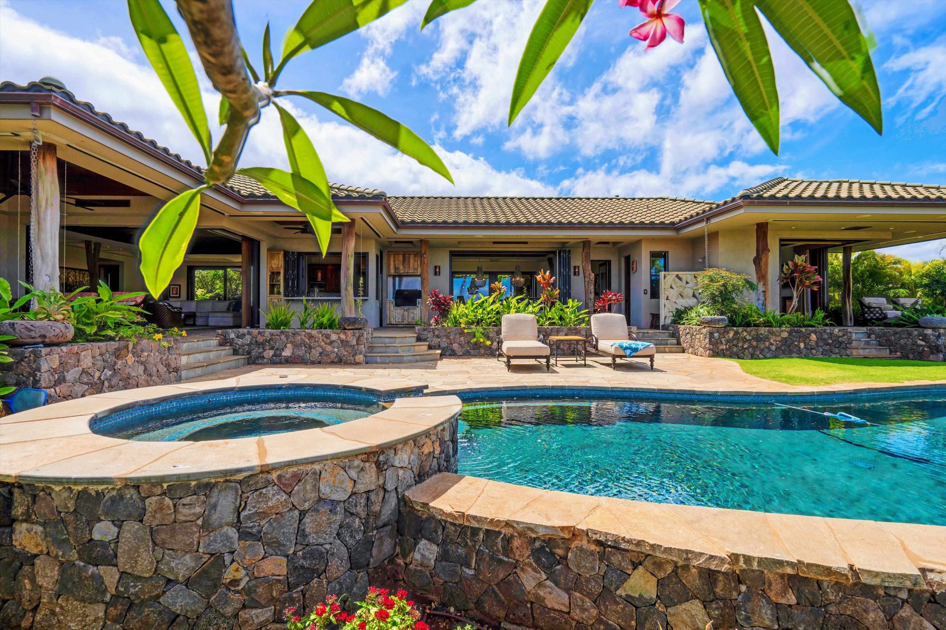 137 Anapuni Loop, Lahaina, HI 96761