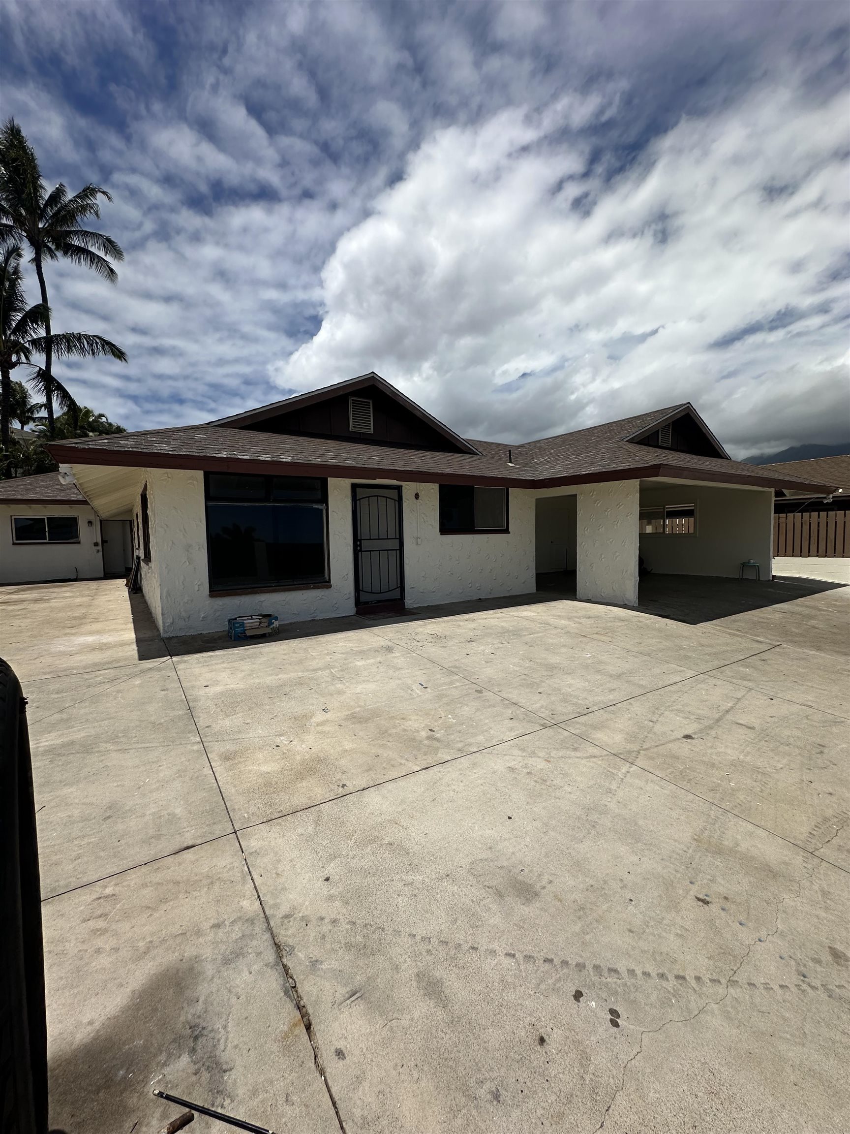 709 Kaimana Pl, Kahului, HI 96732