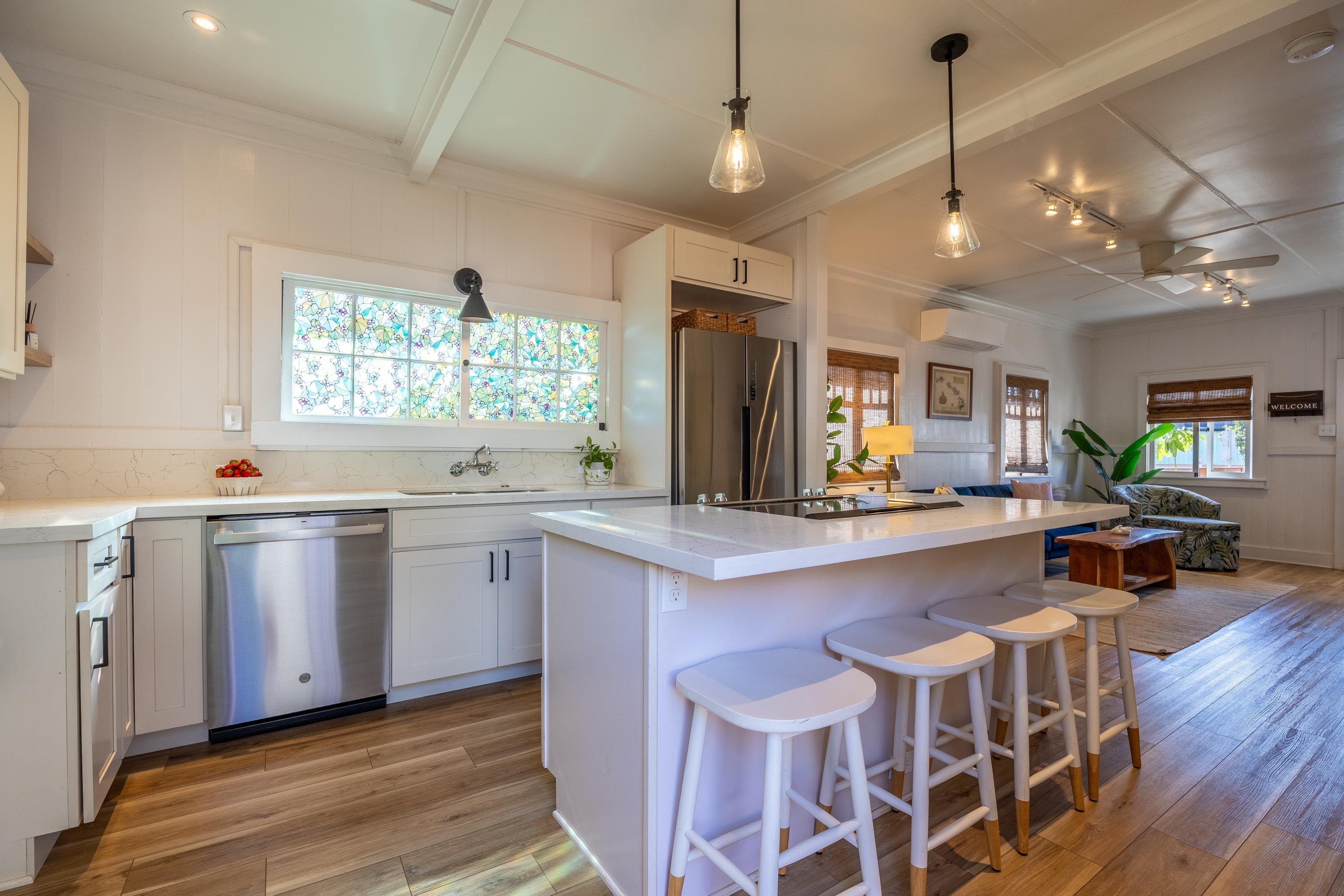 2126 Vineyard St, Wailuku, HI 96793