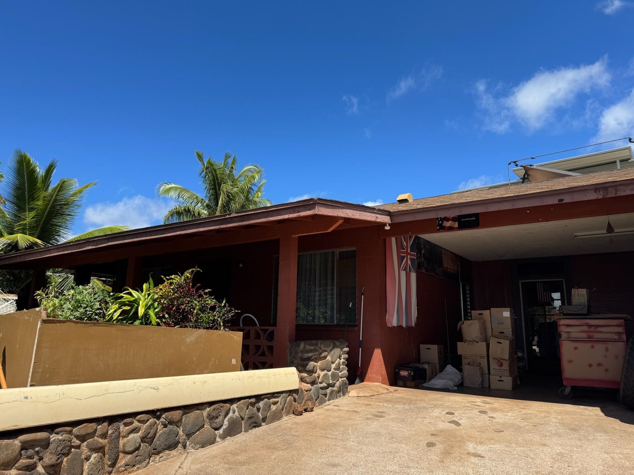 930 Kuialua Pl, Lahaina, HI 96761