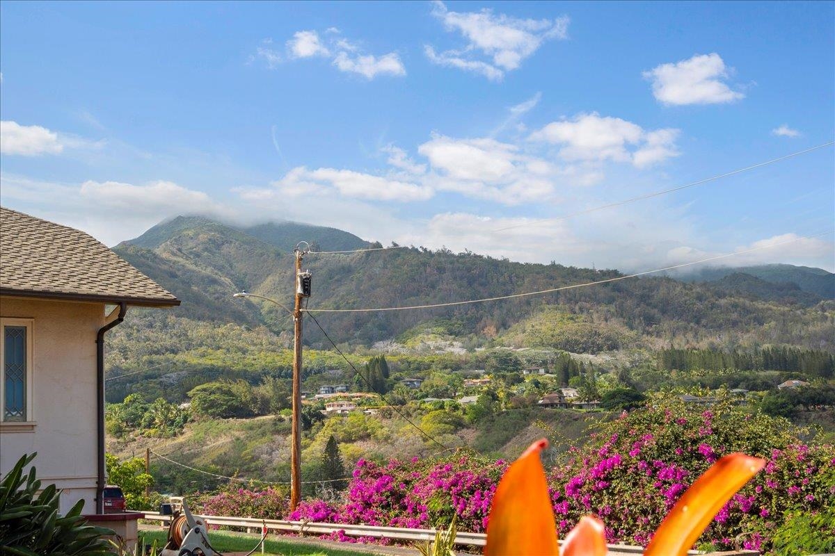209 Muliwai Dr, Wailuku, HI 96793