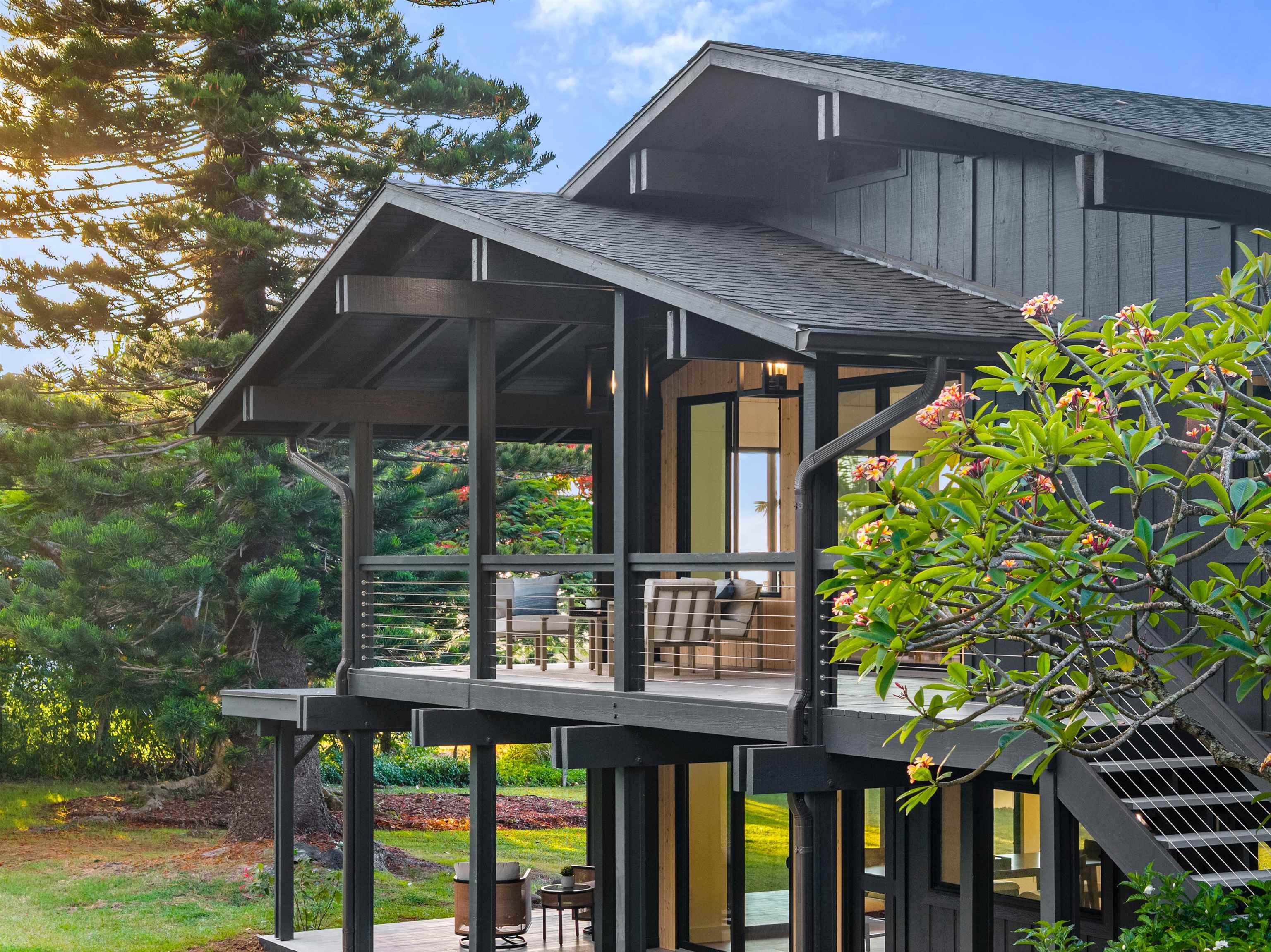 965 Hog Back Rd, Haiku, HI 96708