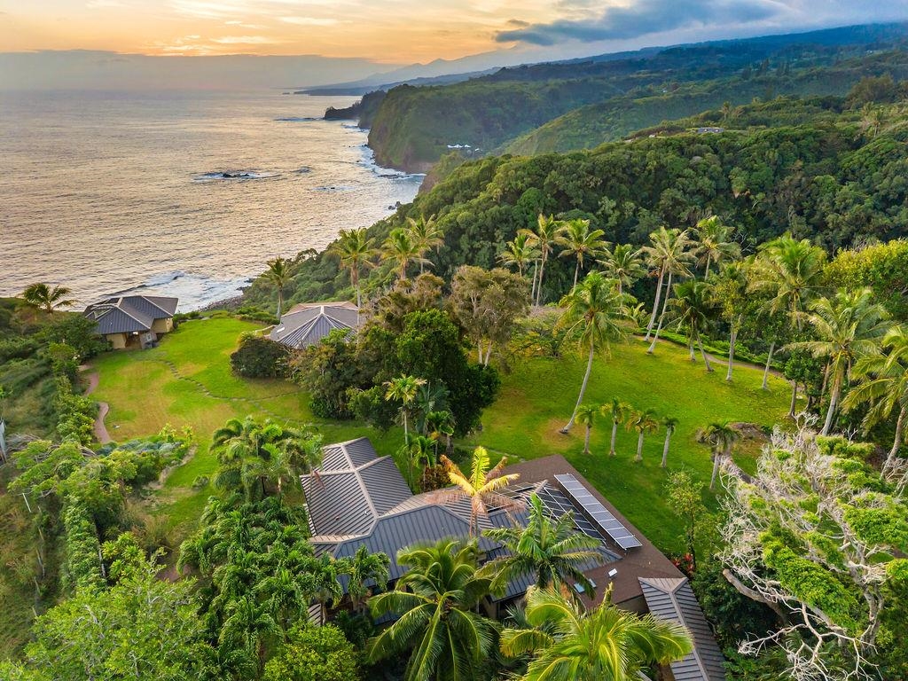 180 Door Of Faith Rd, Haiku, HI 96708