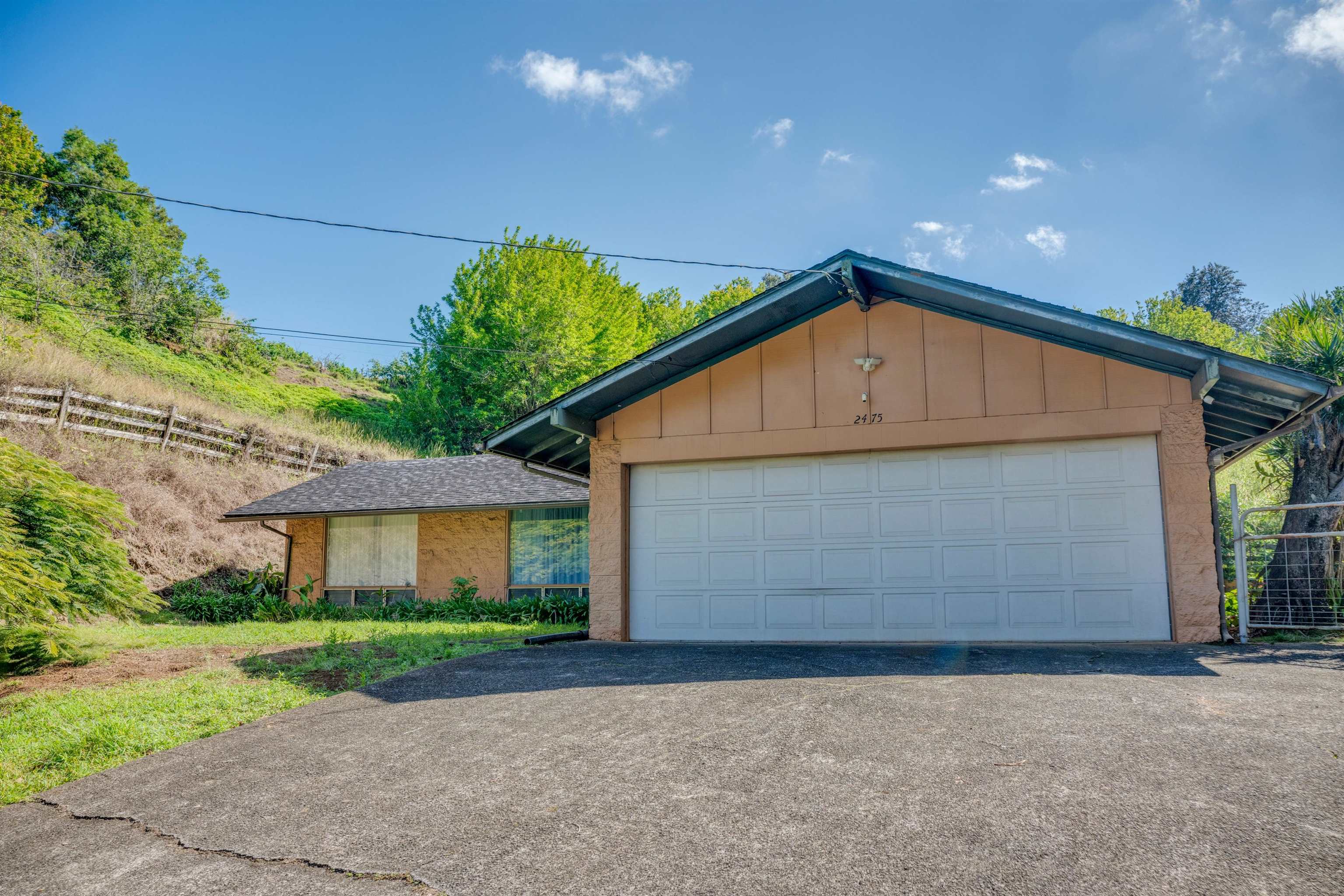 2475 Kaupakalua Rd, Haiku, HI 96708