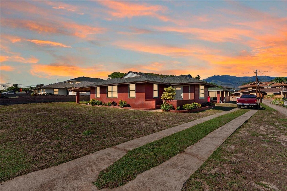 208 Molokai Hema St, Kahului, HI 96732