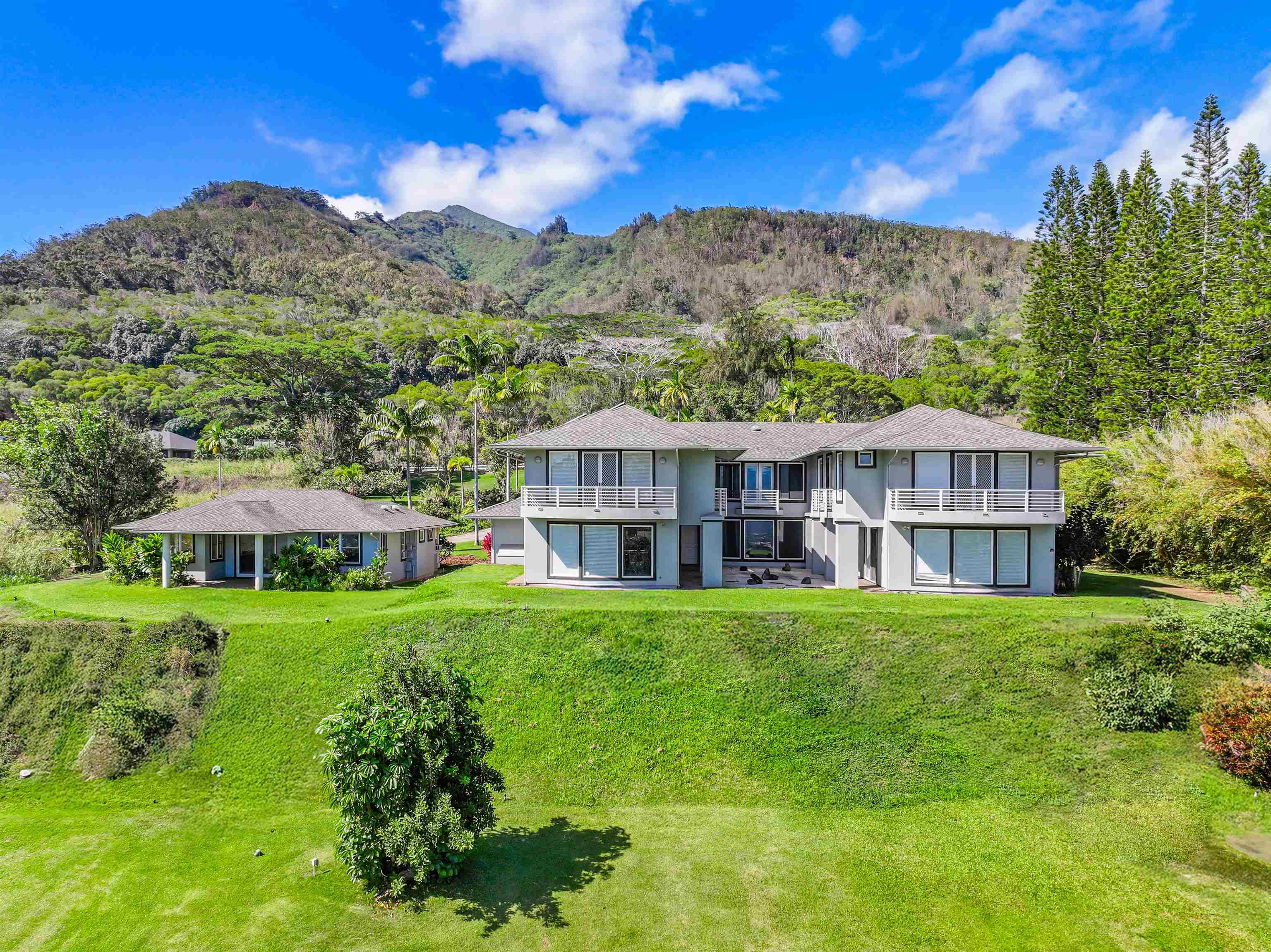 2673 Kamaile St, Wailuku, HI 96793-5452