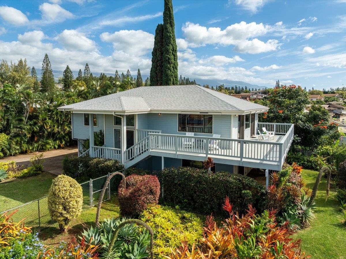 240 Nalani St, Makawao, HI 96768-8639