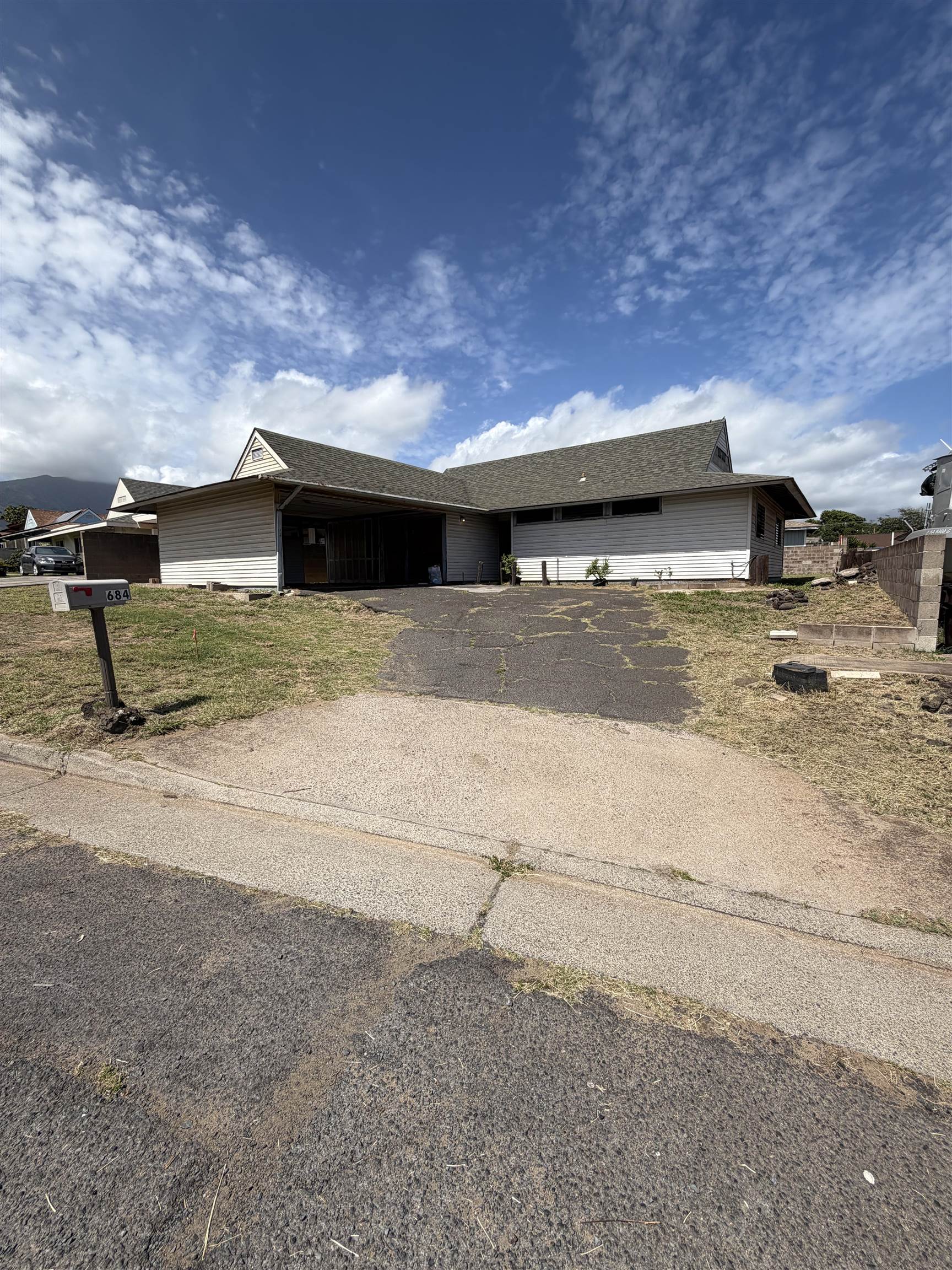 684 Kaulu Pl, Kahului, HI 96732