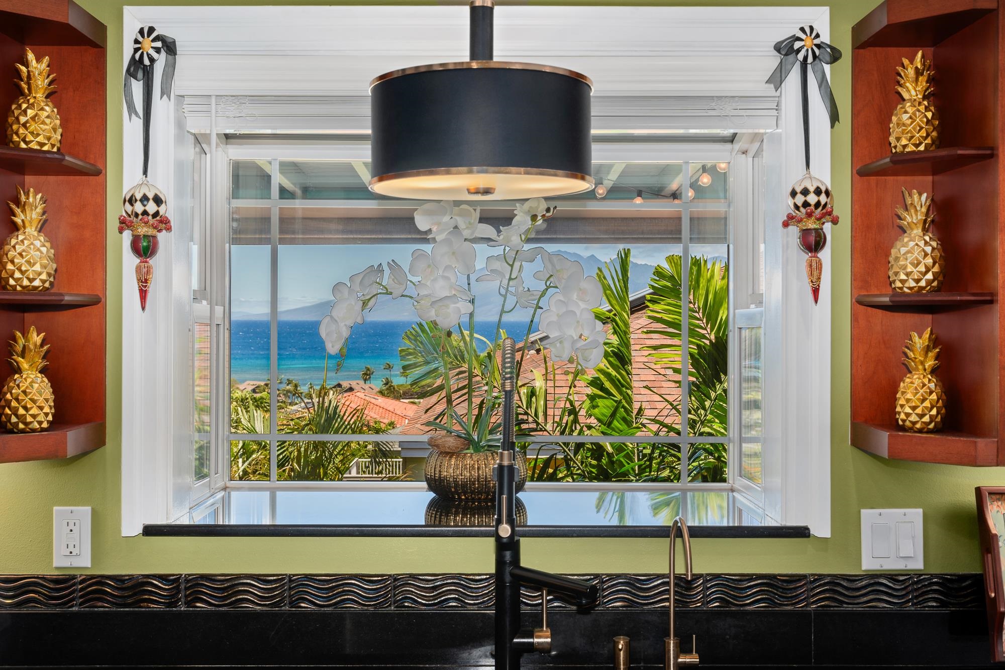 132 Kahana Nui Rd, Lahaina, HI 96761-9359