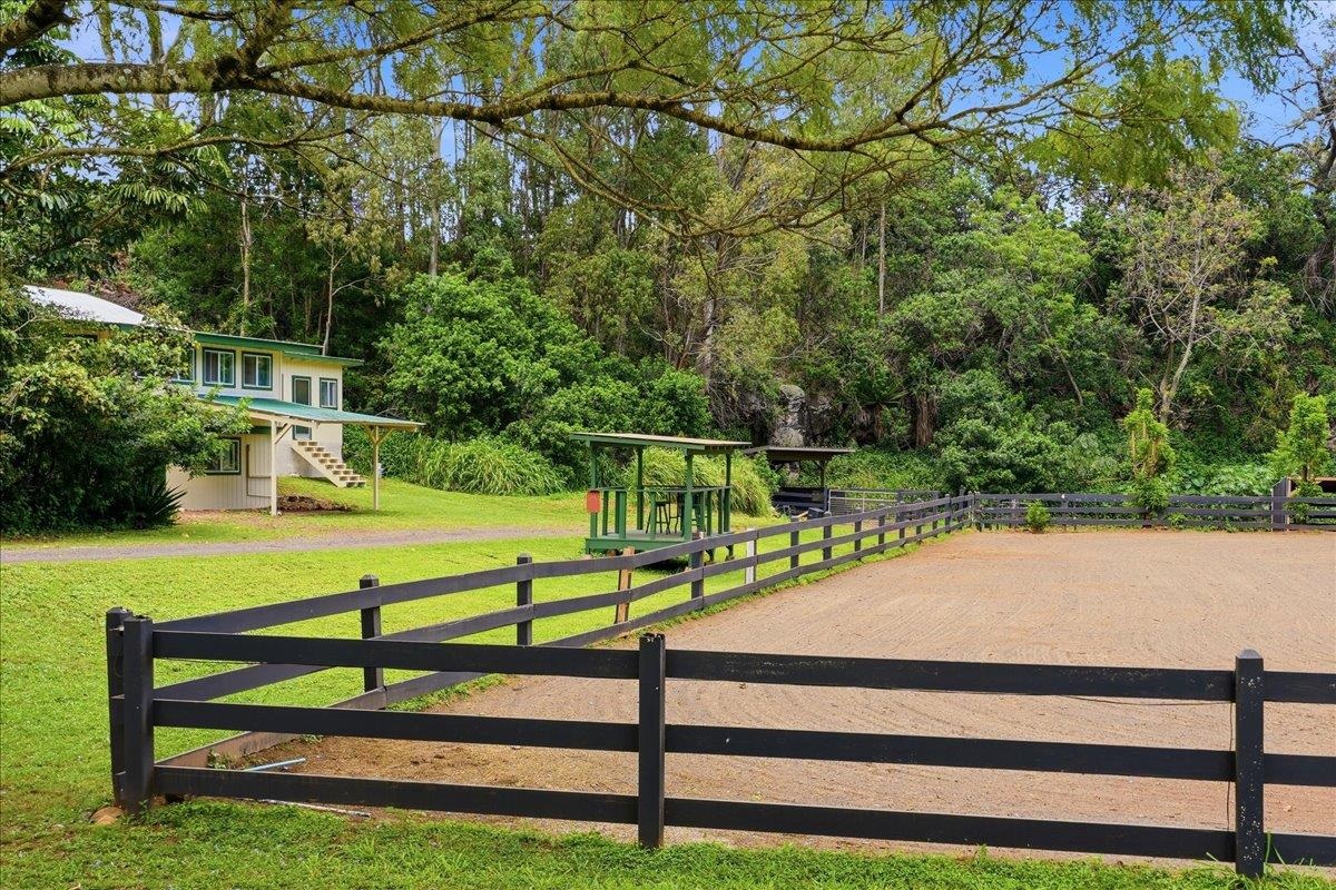 61 Kee Rd, Makawao, HI 96768