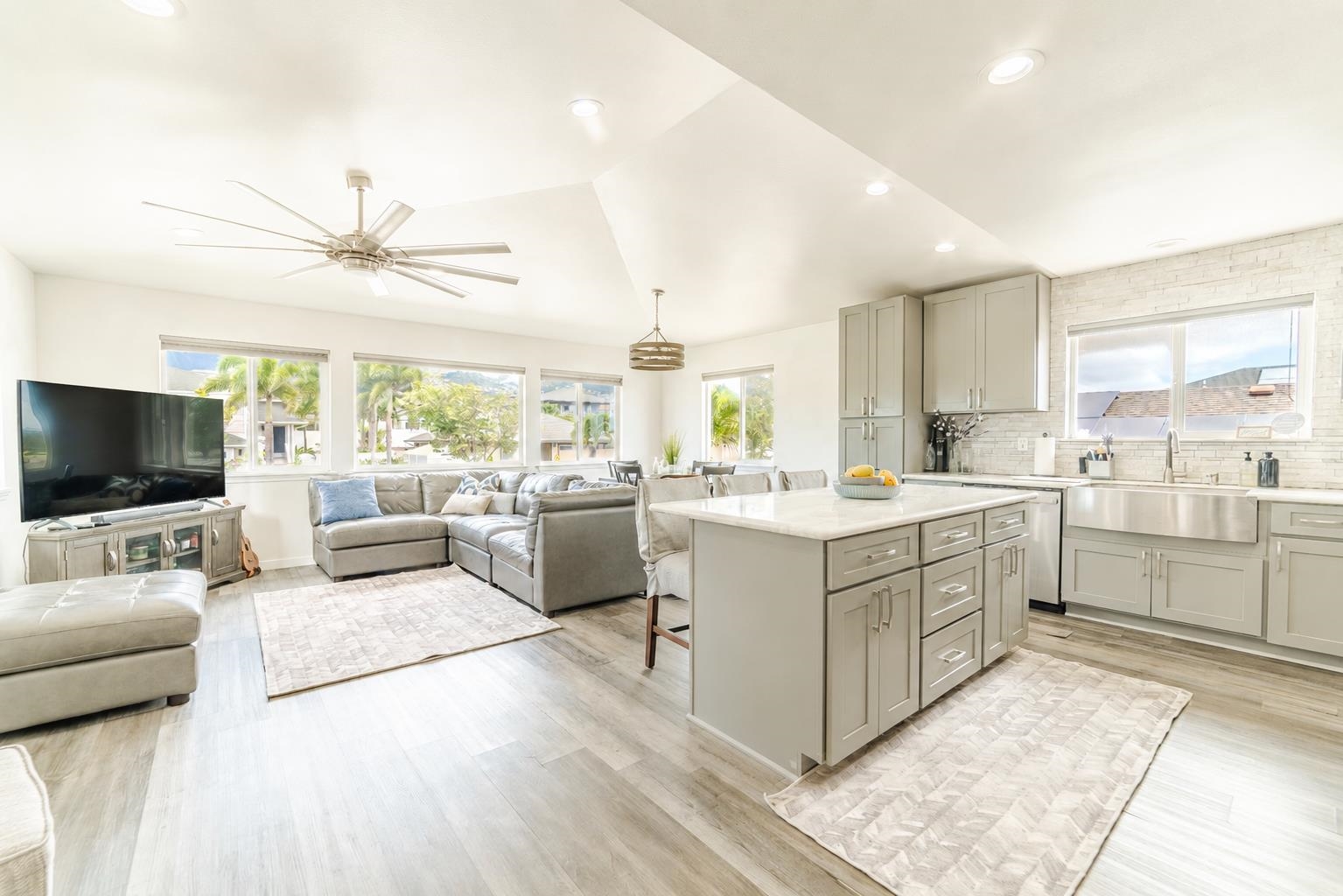 119 Kaikai St, Wailuku, HI 96793