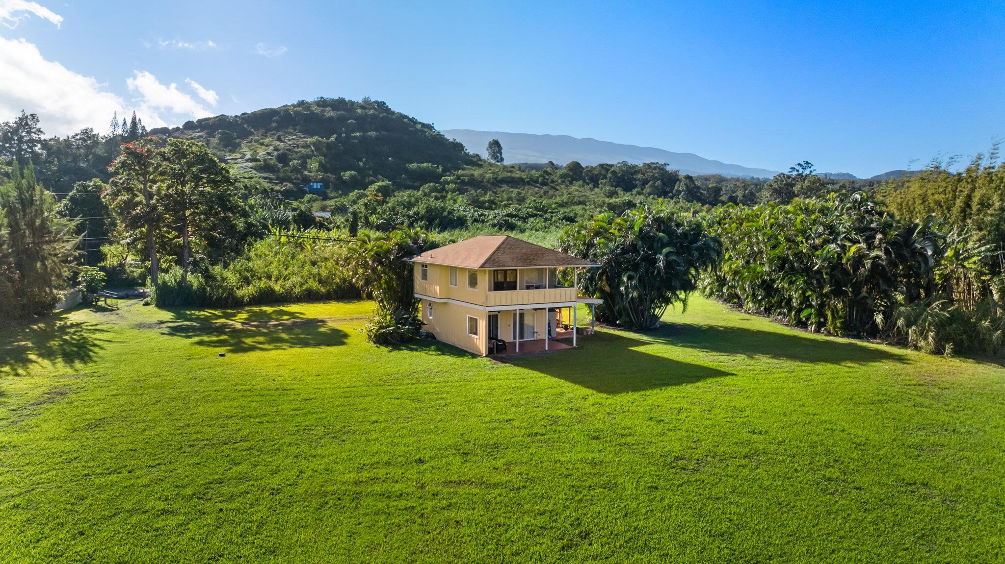 654 Kaupakalua Rd, Haiku, HI 96708