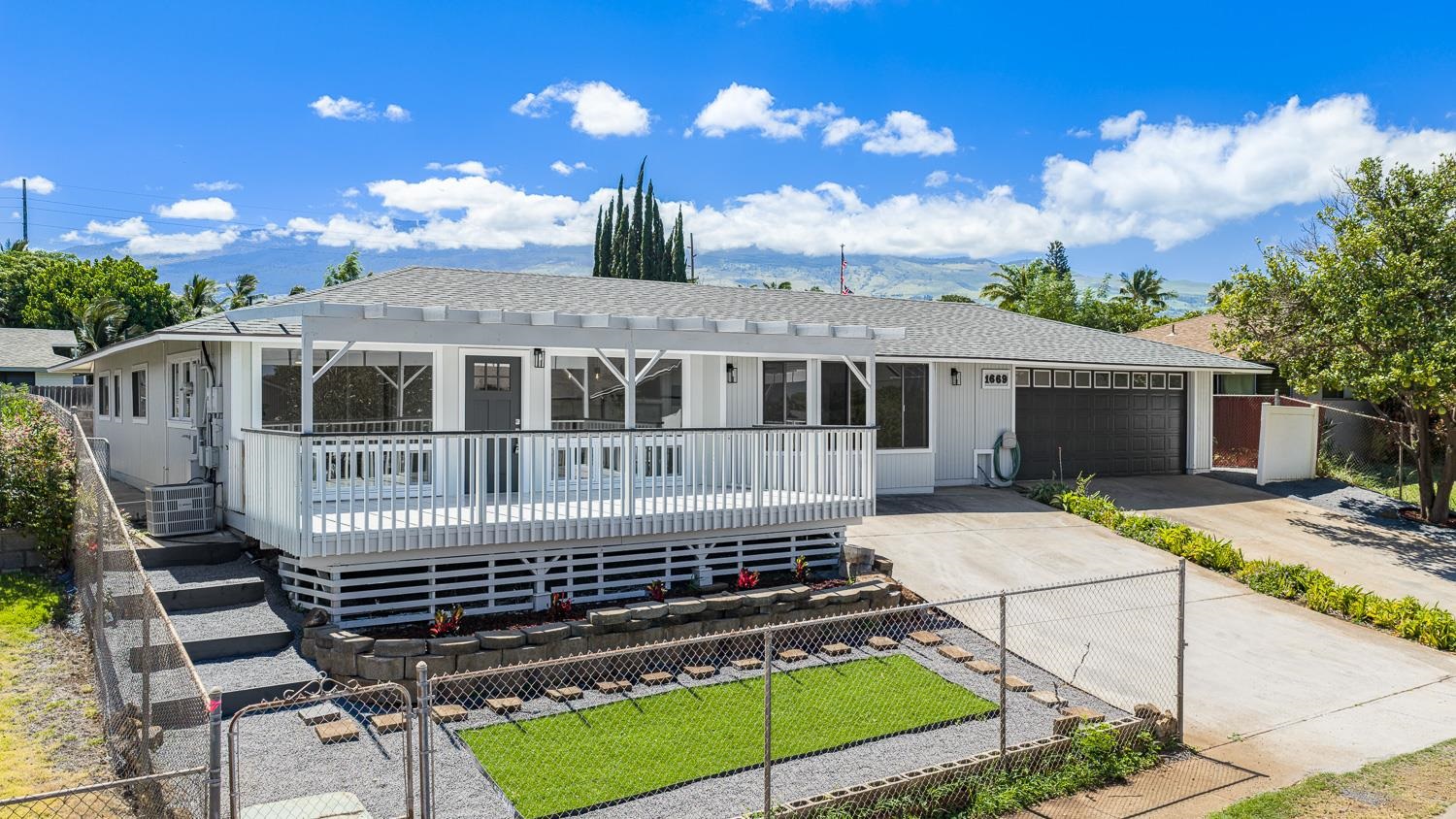 1669 Hoonanea St, Kihei, HI 96753