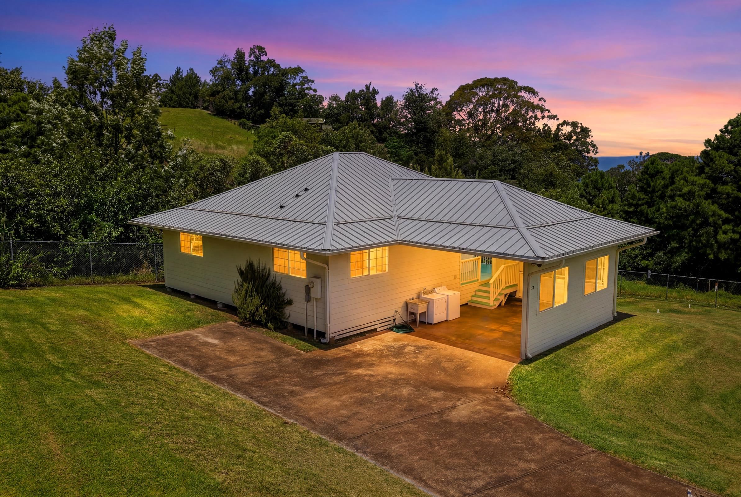 37 Pukiki Pl, B, Makawao, HI 96768