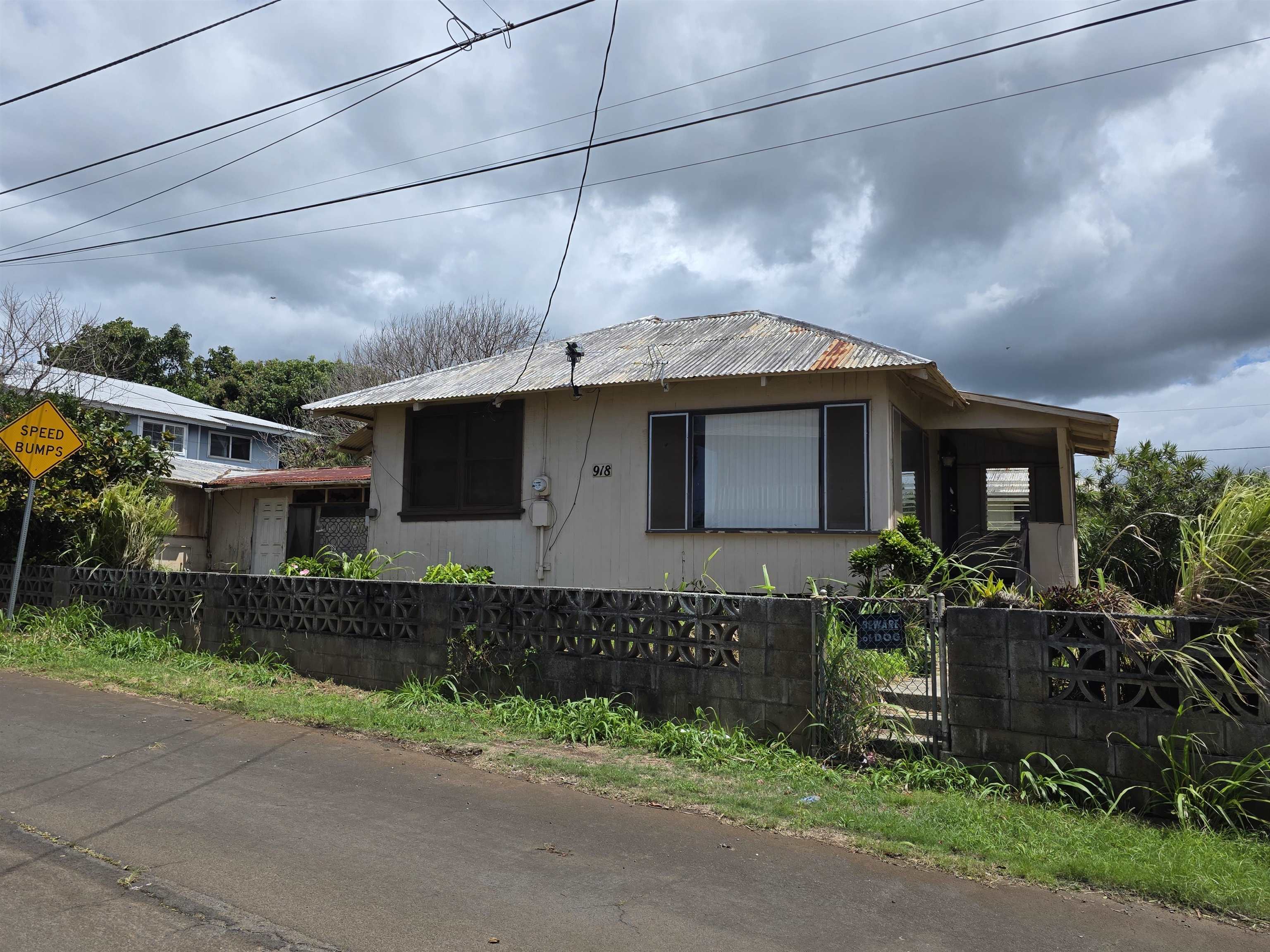 918 Hiilani St, Makawao, HI 96768