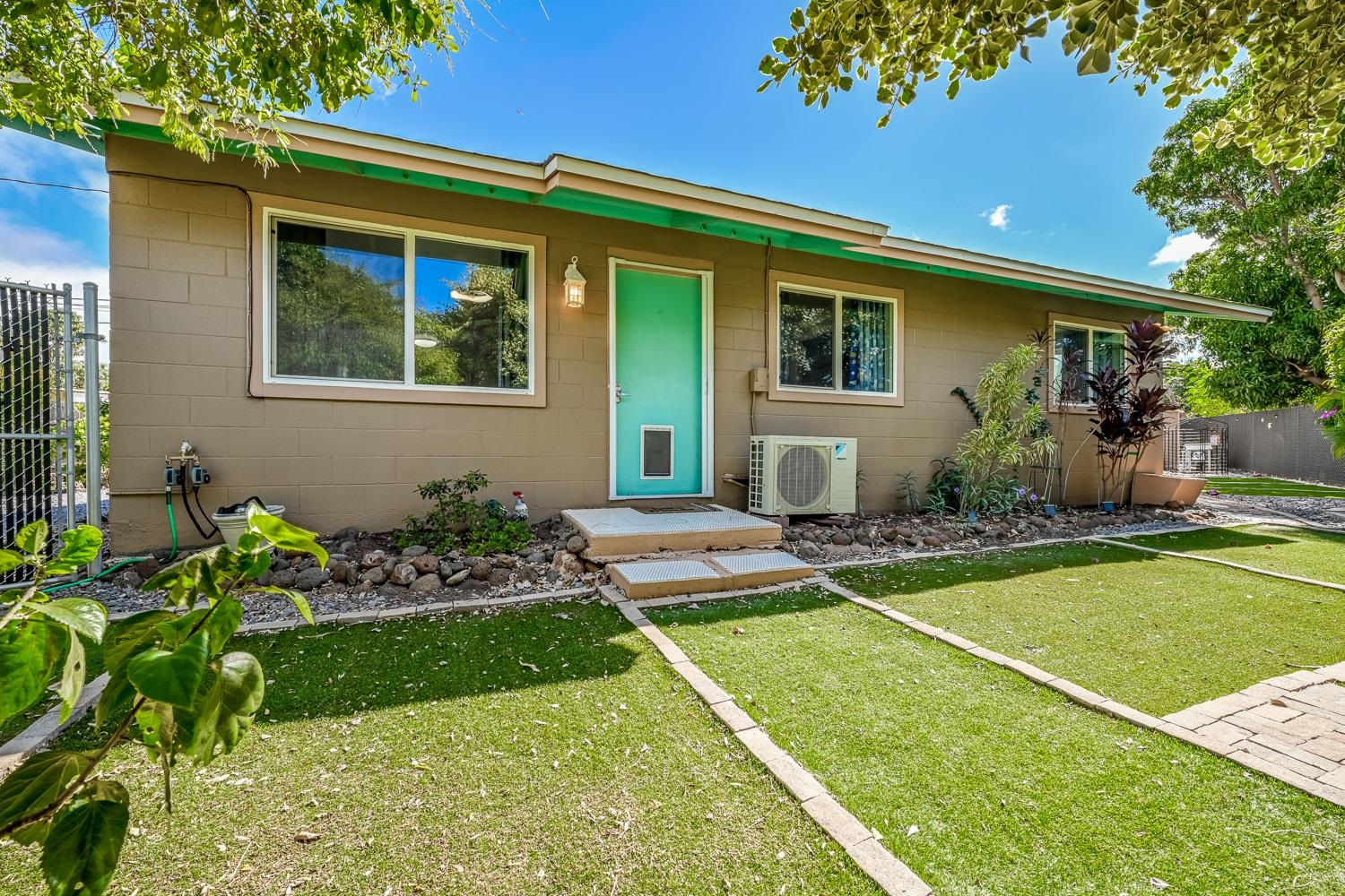 321 Kenolio Rd, Kihei, HI 96753