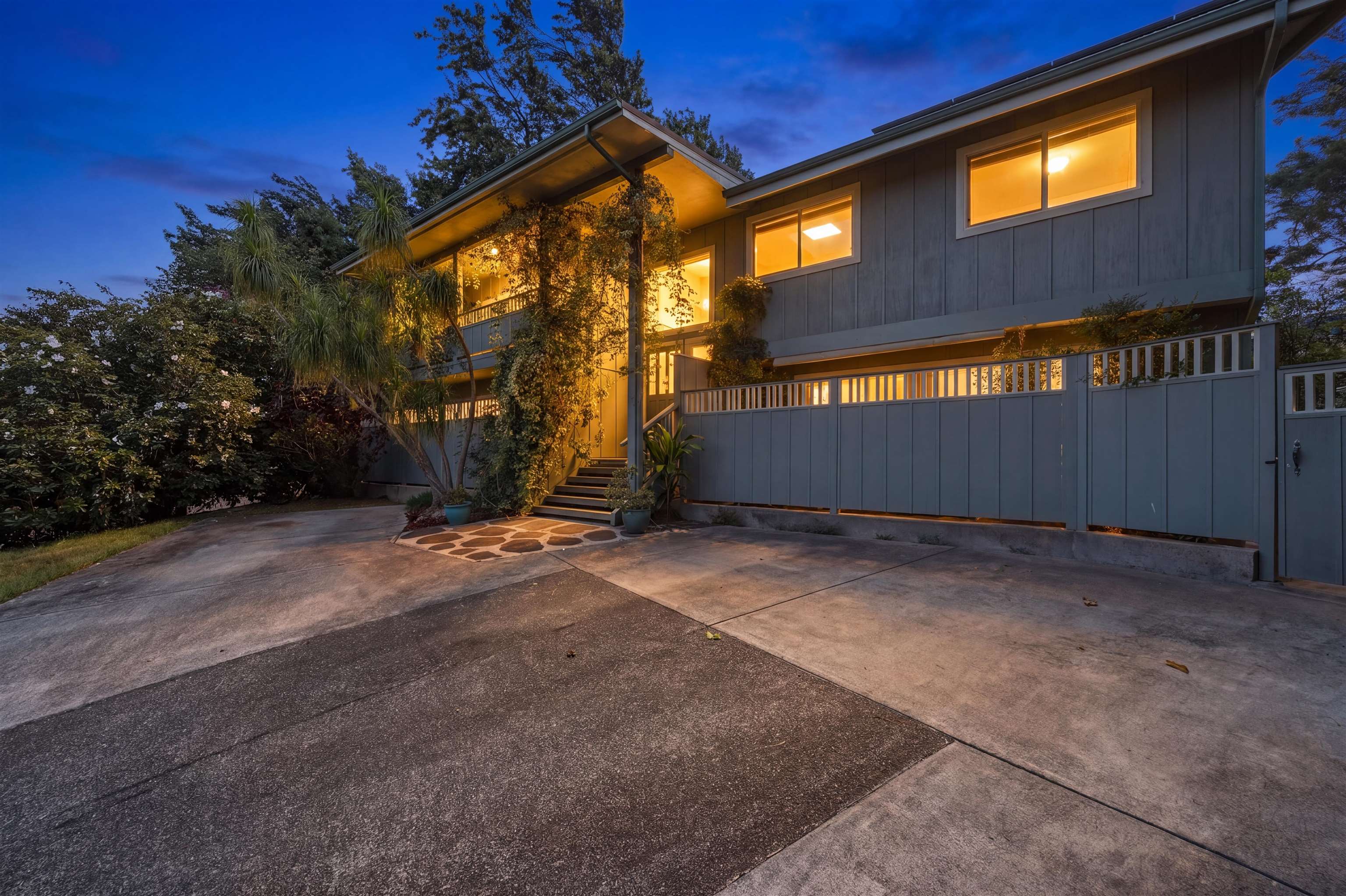 1102 Mailuna Pl, Makawao, HI 96768