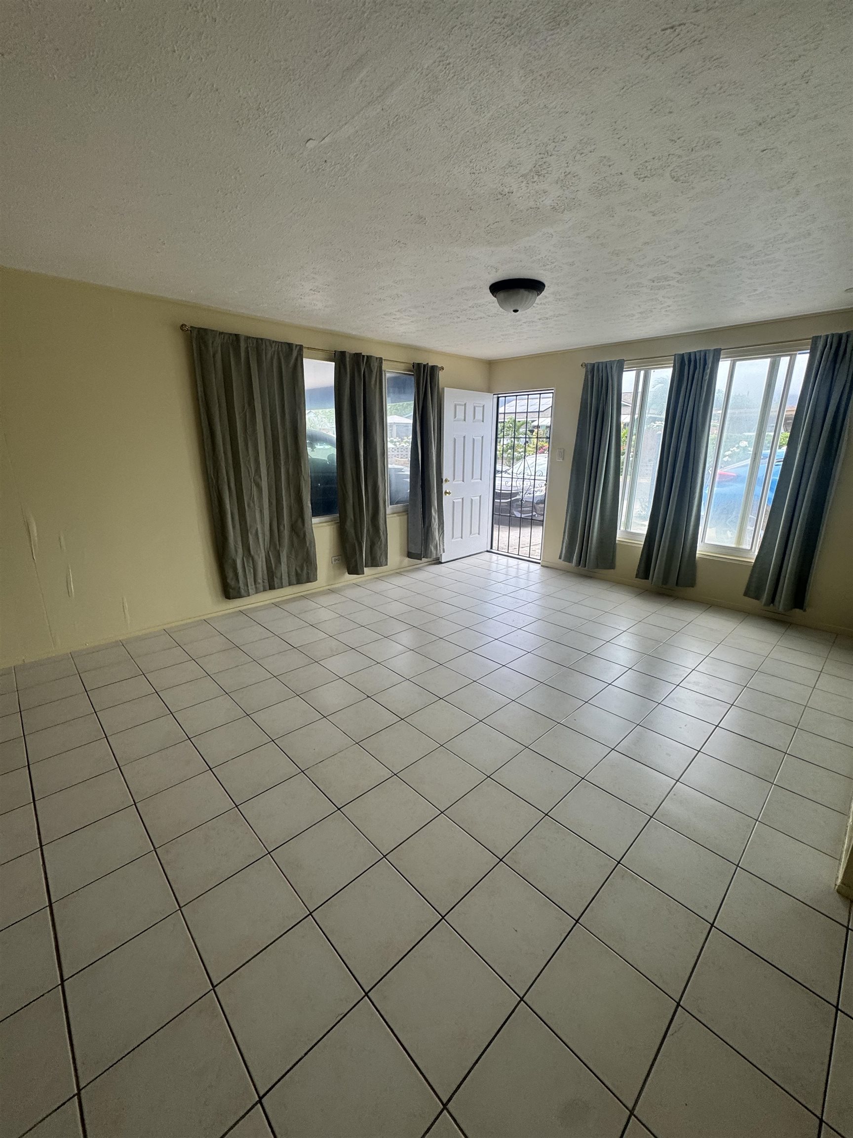 525 Kaulana St, Kahului, HI 96732