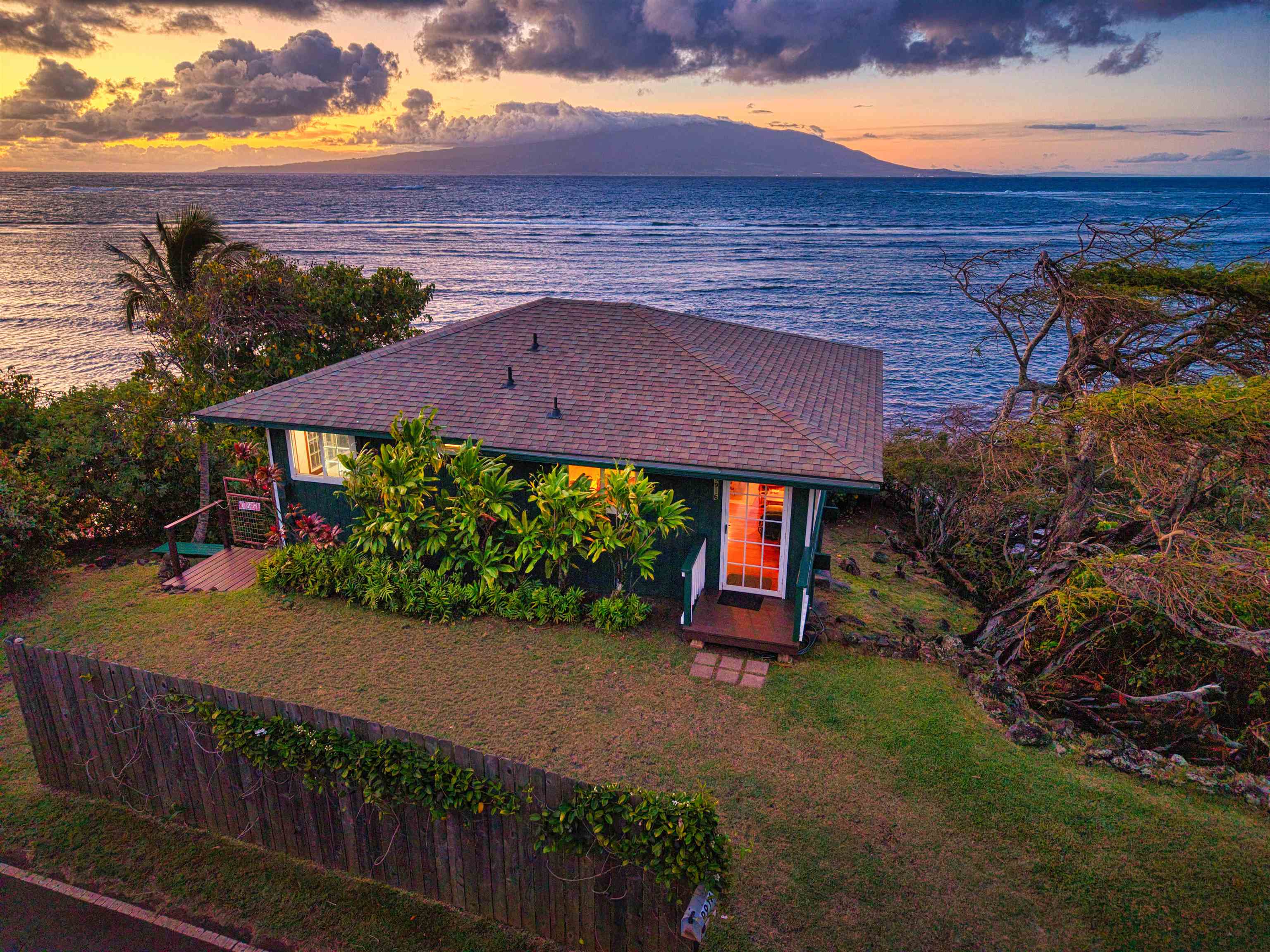9916 Kamehameha V Hwy, Kaunakakai, HI 96748