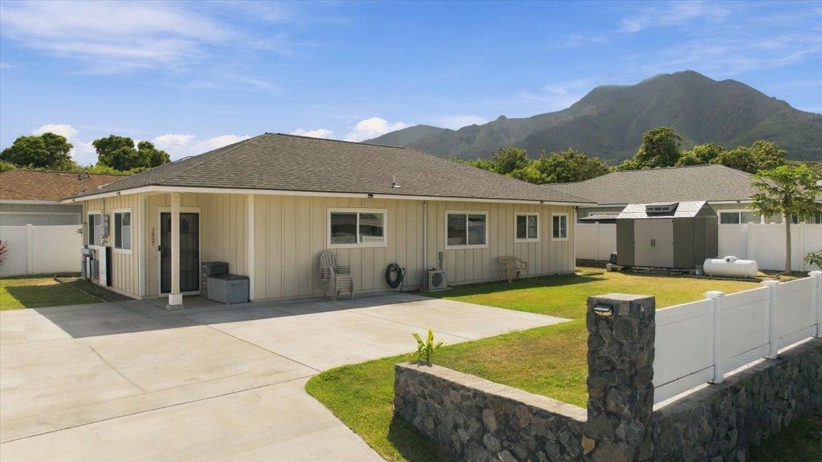 1867 Makahala Pl, Wailuku, HI 96793